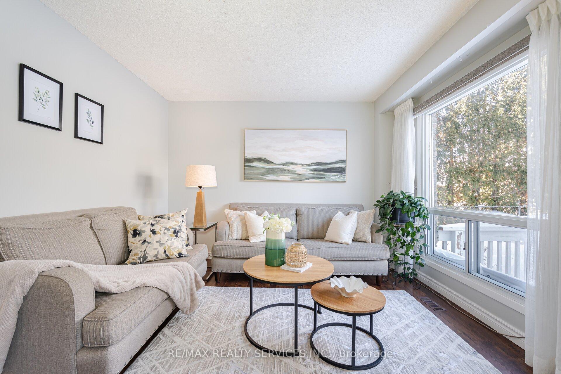 Photo 11 of 21 Camberley Crescent, Brampton, Brampton North — HOMEH