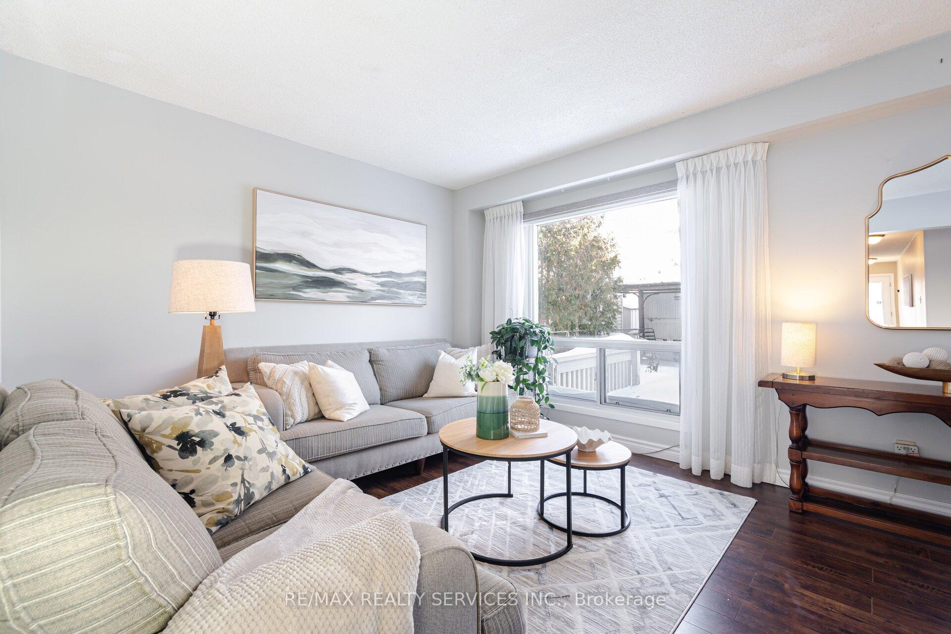 Photo 10 of 21 Camberley Crescent, Brampton, Brampton North — HOMEH