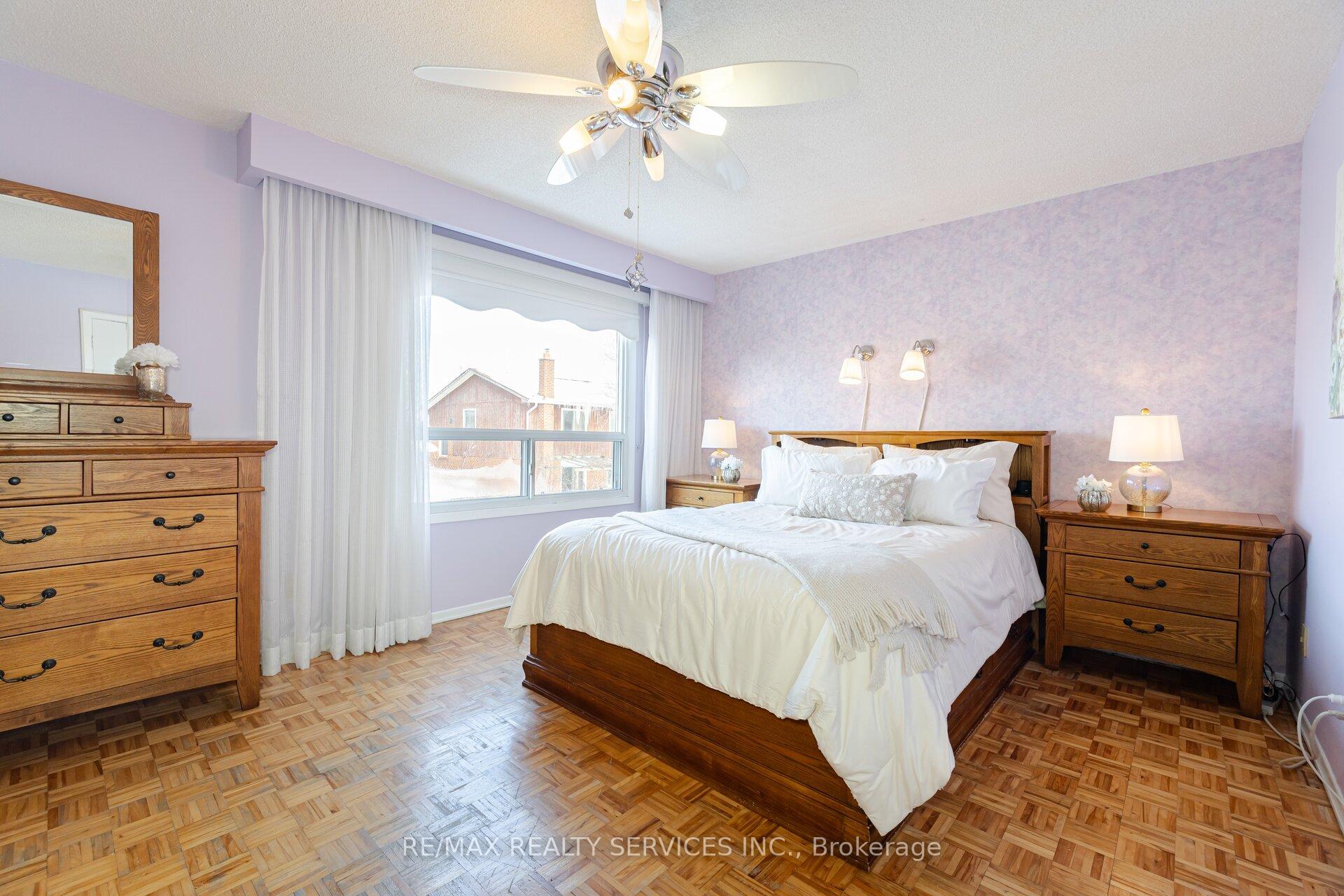 Photo 12 of 21 Camberley Crescent, Brampton, Brampton North — HOMEH