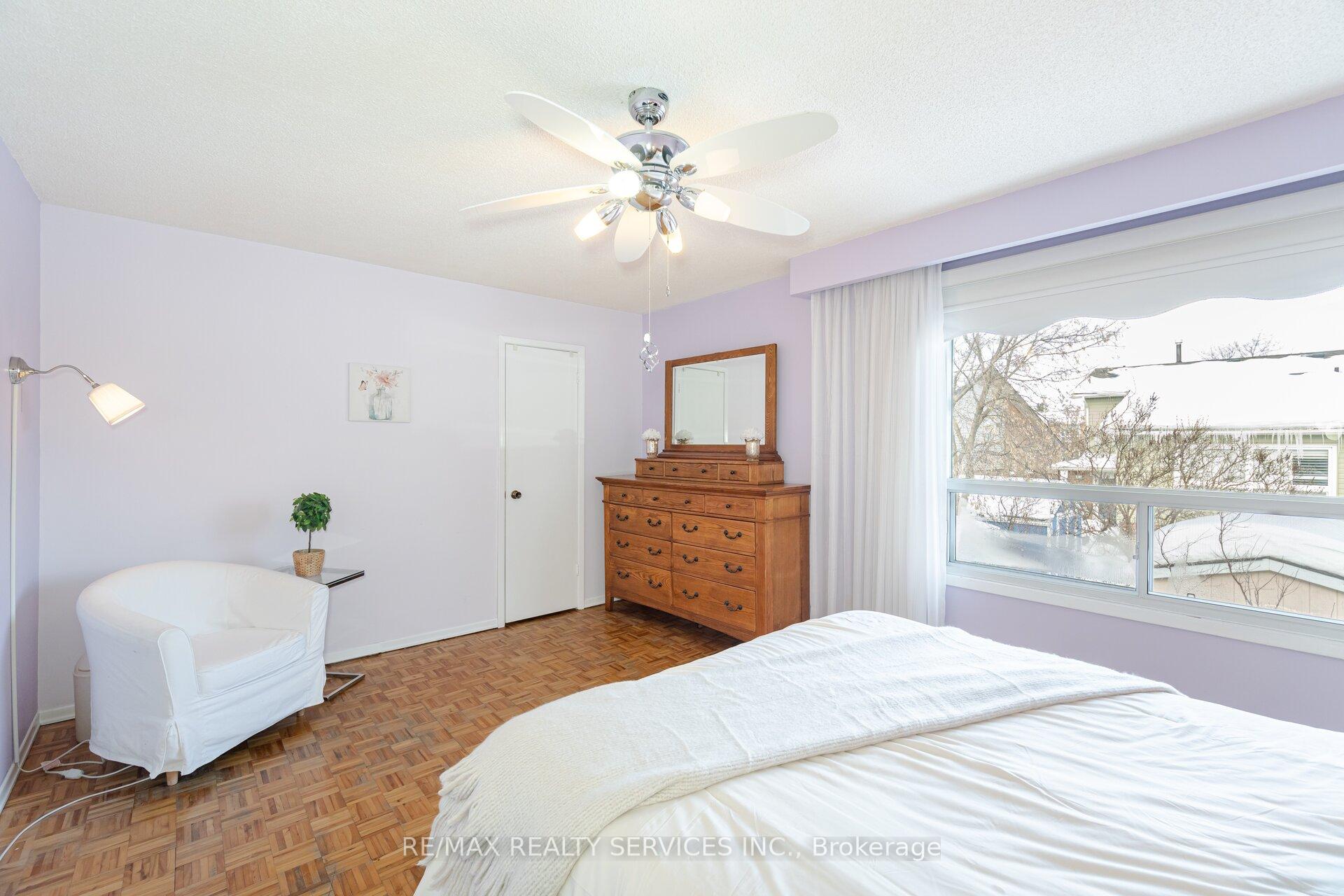 Photo 13 of 21 Camberley Crescent, Brampton, Brampton North — HOMEH