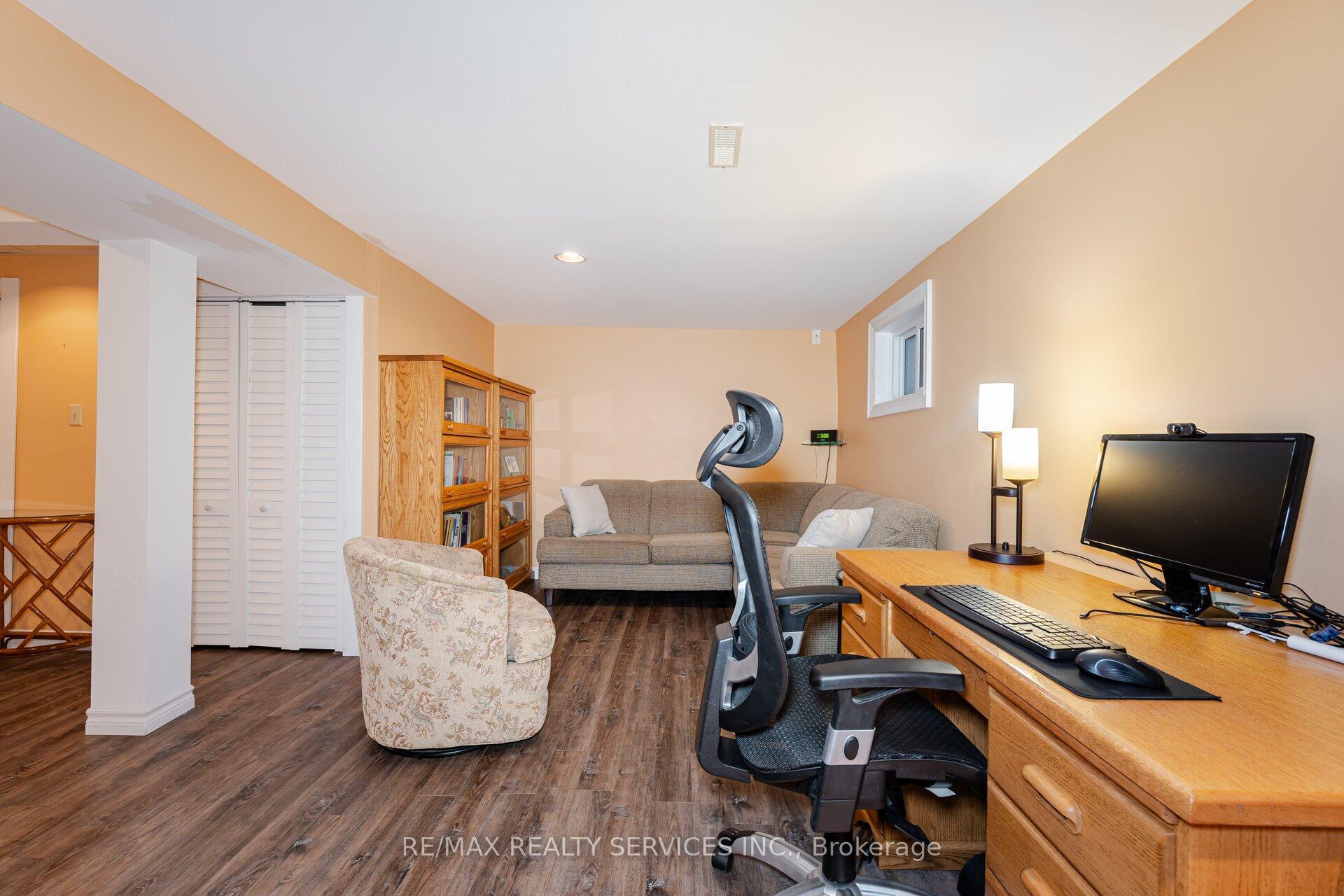 Photo 17 of 21 Camberley Crescent, Brampton, Brampton North — HOMEH