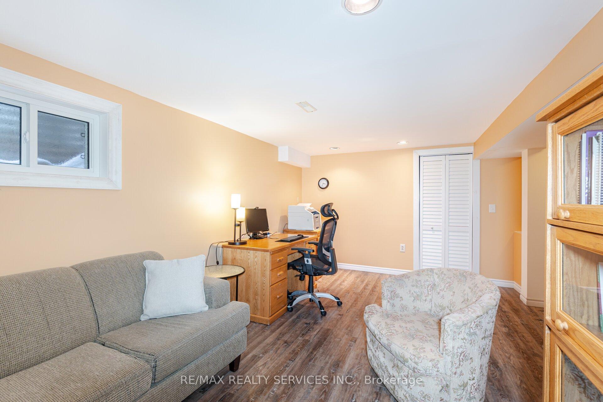 Photo 18 of 21 Camberley Crescent, Brampton, Brampton North — HOMEH