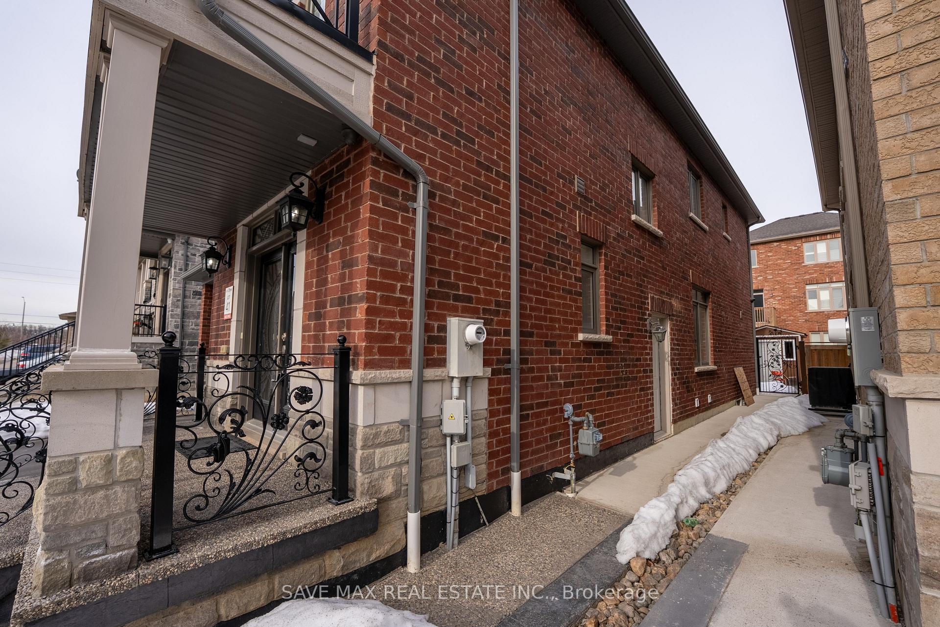 Photo 4 of 36 Roulette Crescent, Brampton, Northwest Brampton — HOMEH