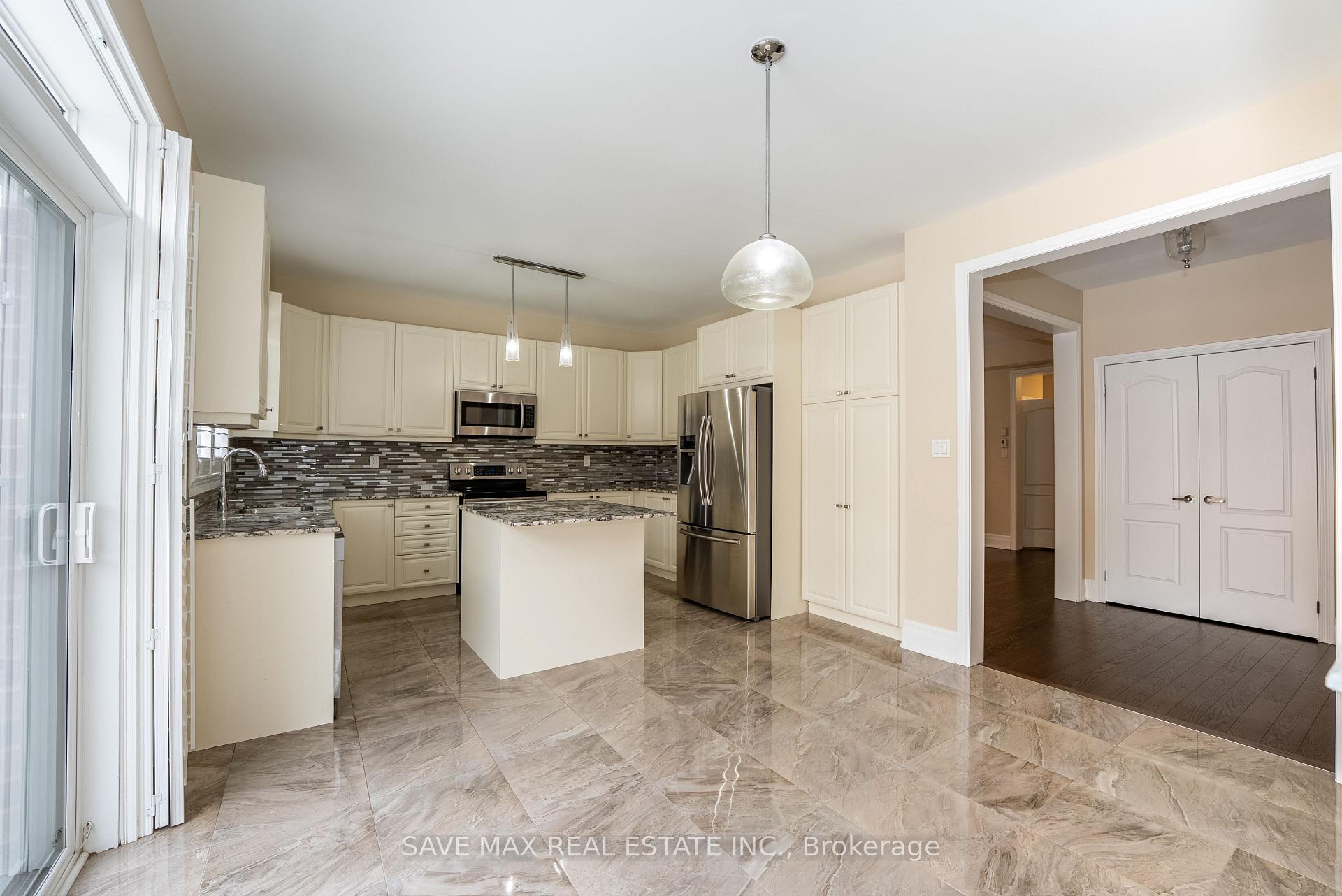 Photo 11 of 36 Roulette Crescent, Brampton, Northwest Brampton — HOMEH