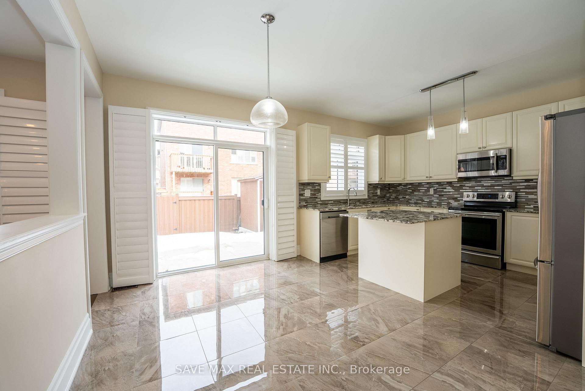 Photo 32 of 36 Roulette Crescent, Brampton, Northwest Brampton — HOMEH