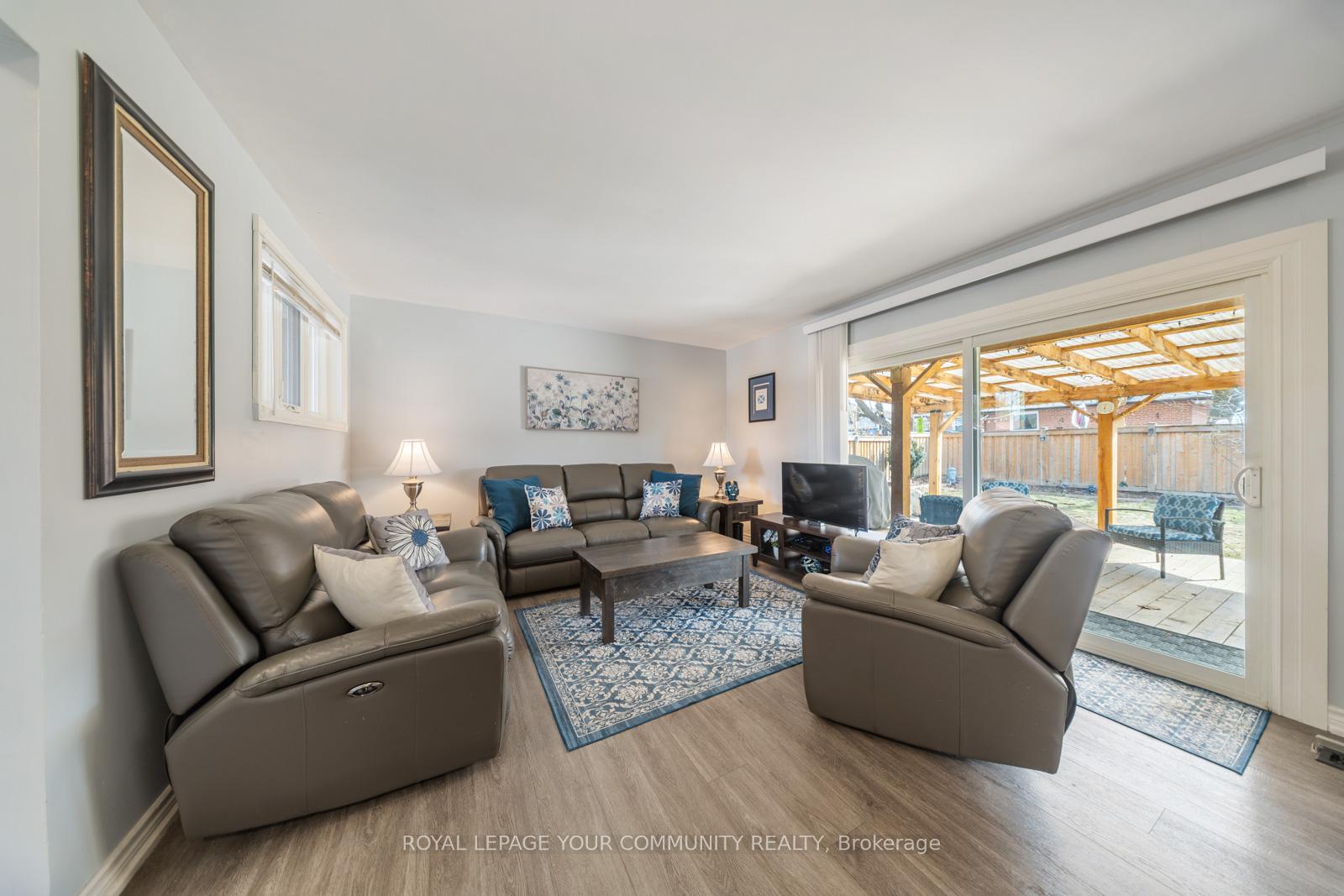 Photo 3 of 37 Burgby Avenue, Brampton, Northwood Park — HOMEH