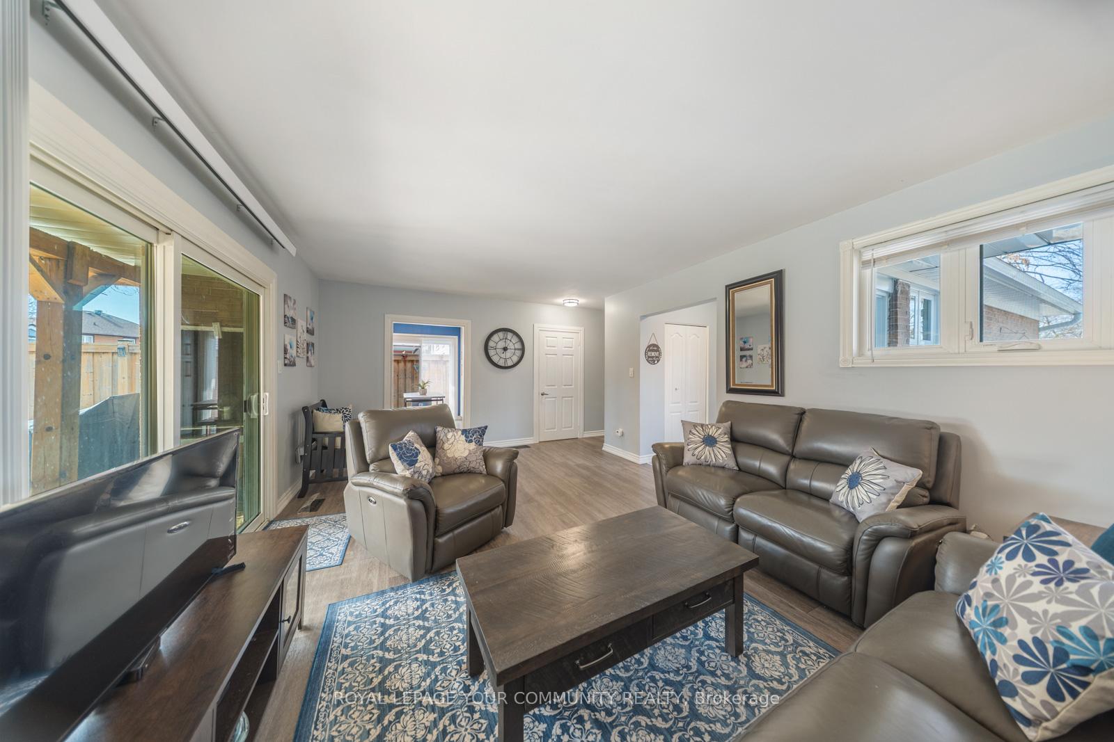 Photo 5 of 37 Burgby Avenue, Brampton, Northwood Park — HOMEH