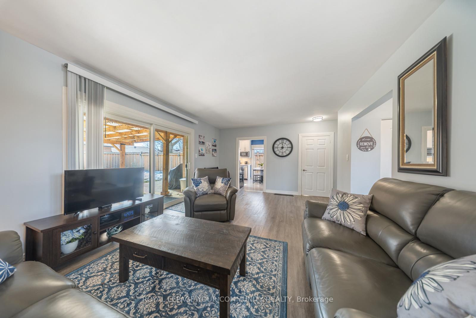 Photo 6 of 37 Burgby Avenue, Brampton, Northwood Park — HOMEH