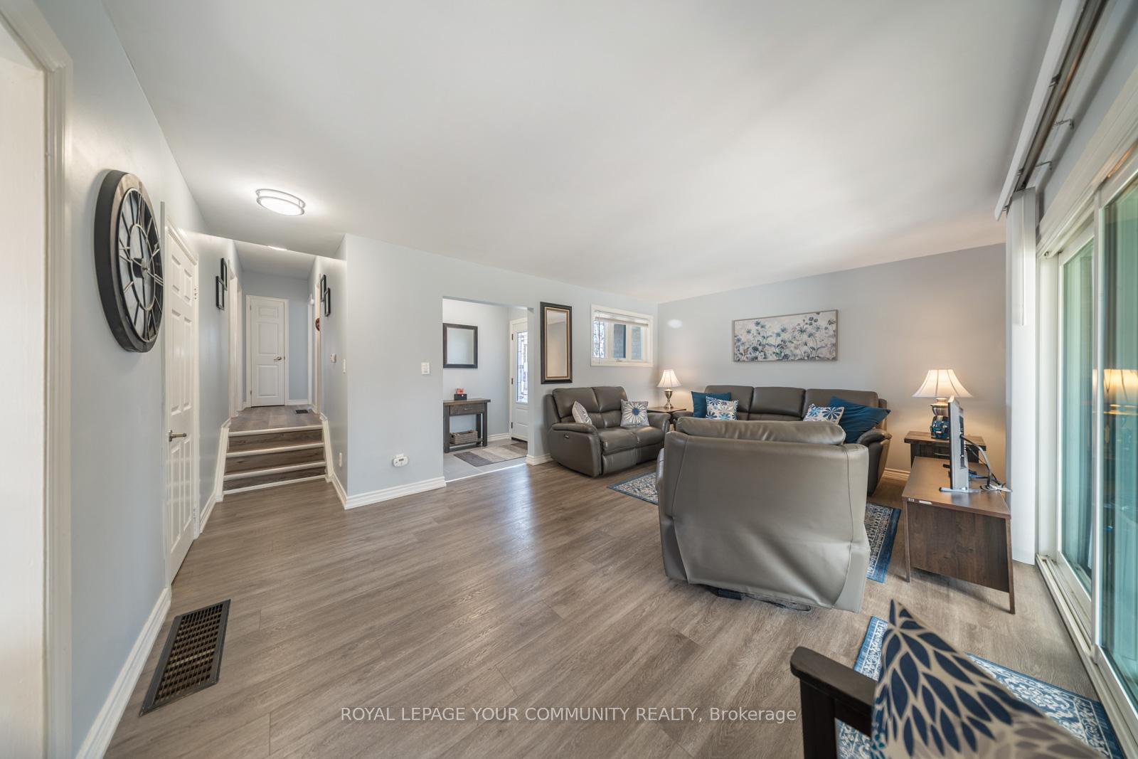 Photo 8 of 37 Burgby Avenue, Brampton, Northwood Park — HOMEH