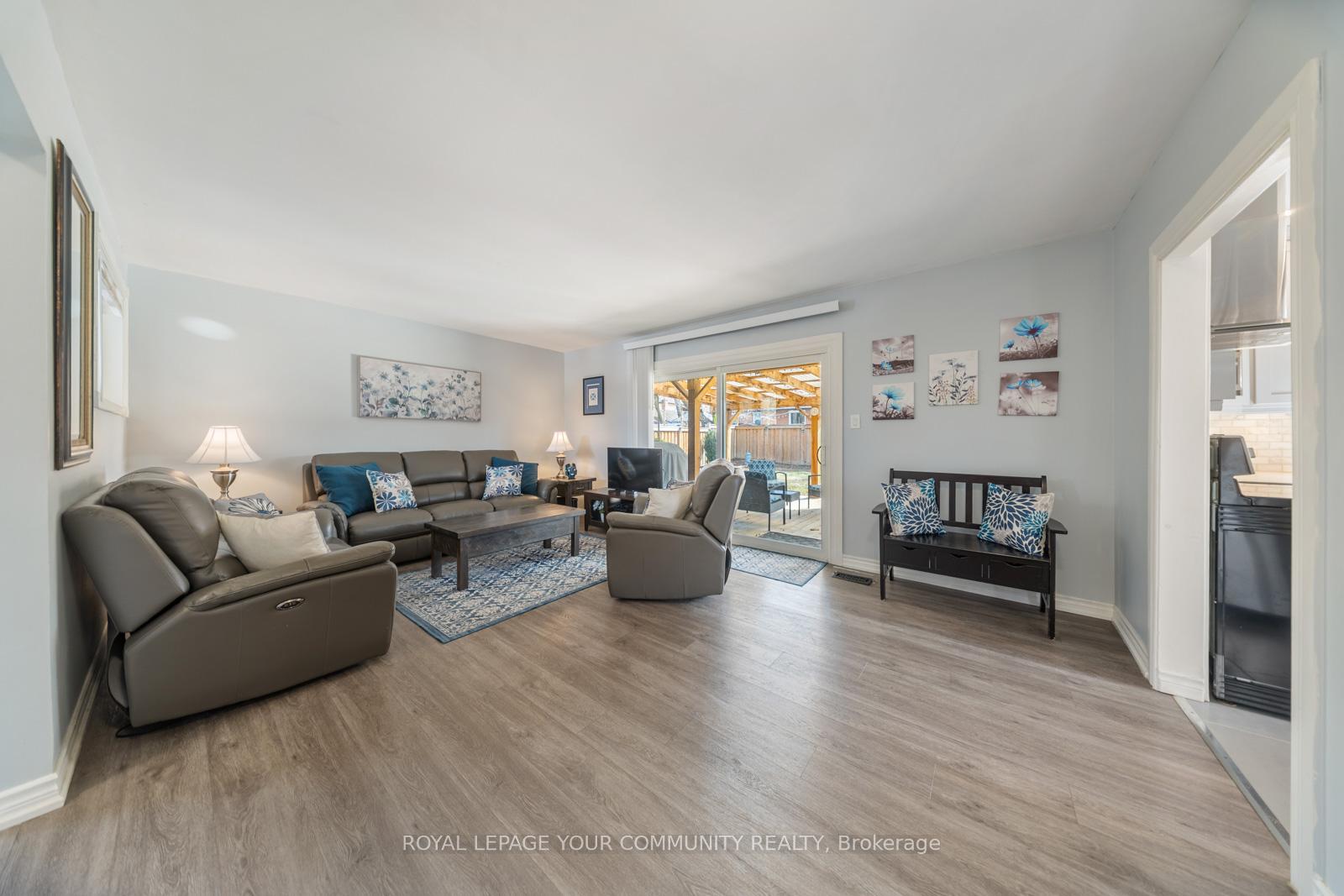 Photo 10 of 37 Burgby Avenue, Brampton, Northwood Park — HOMEH