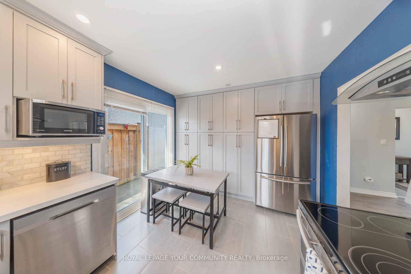 Photo 16 of 37 Burgby Avenue, Brampton, Northwood Park — HOMEH