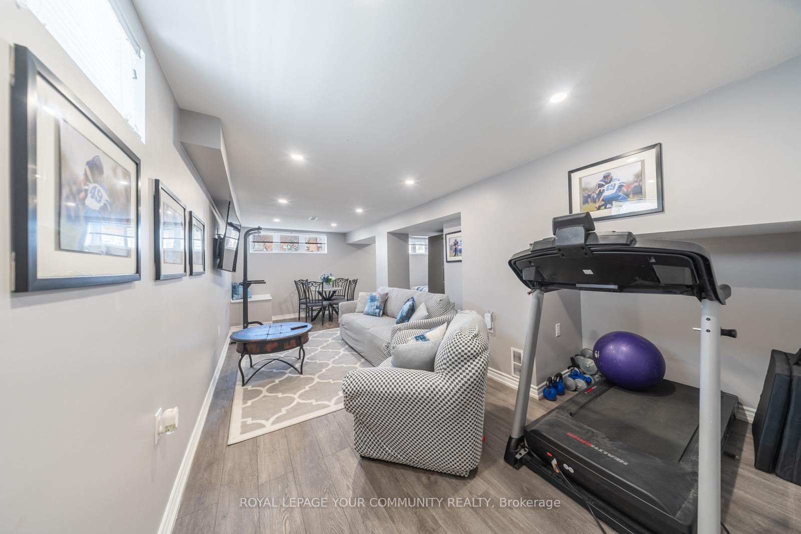 Photo 25 of 37 Burgby Avenue, Brampton, Northwood Park — HOMEH