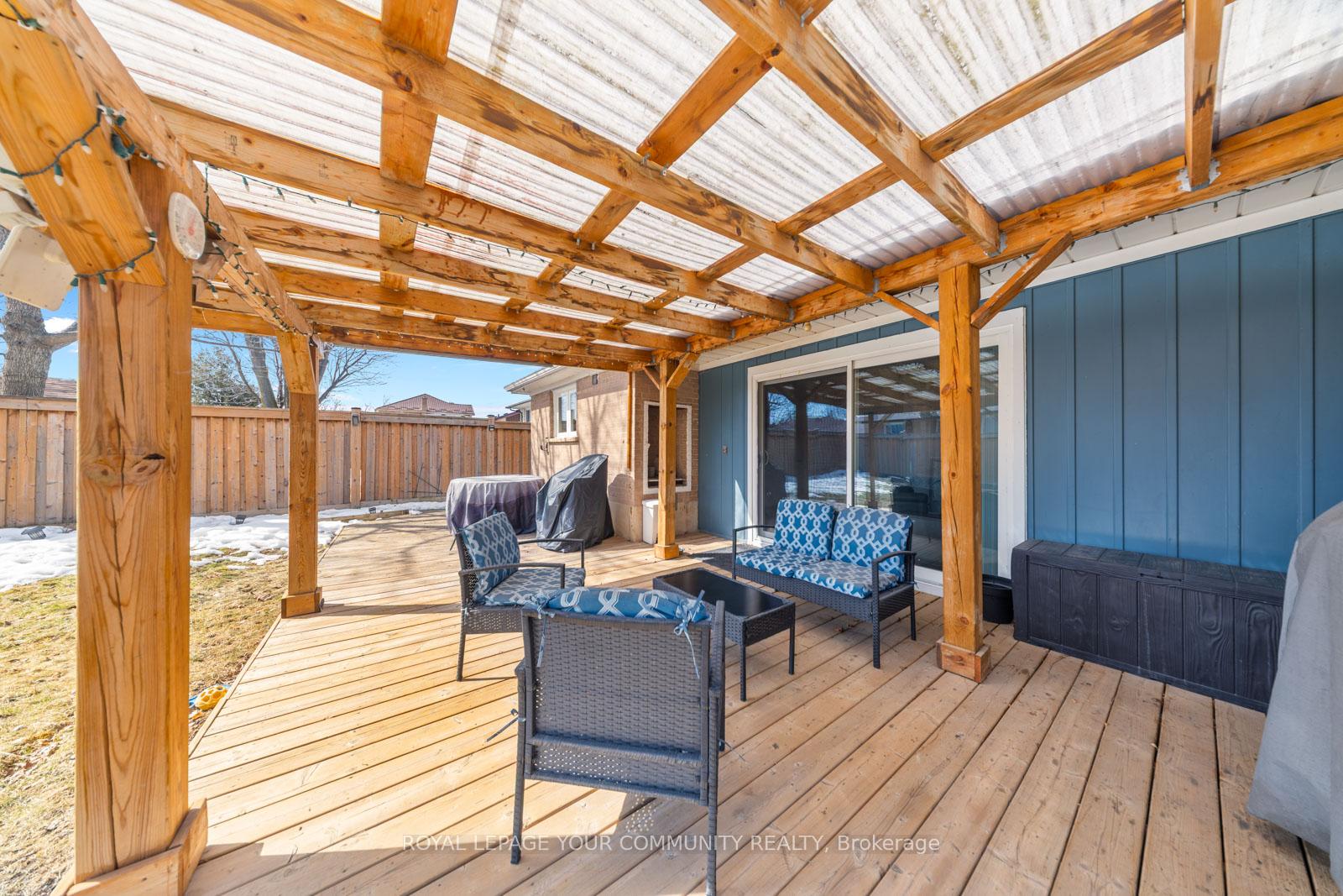 Photo 43 of 37 Burgby Avenue, Brampton, Northwood Park — HOMEH