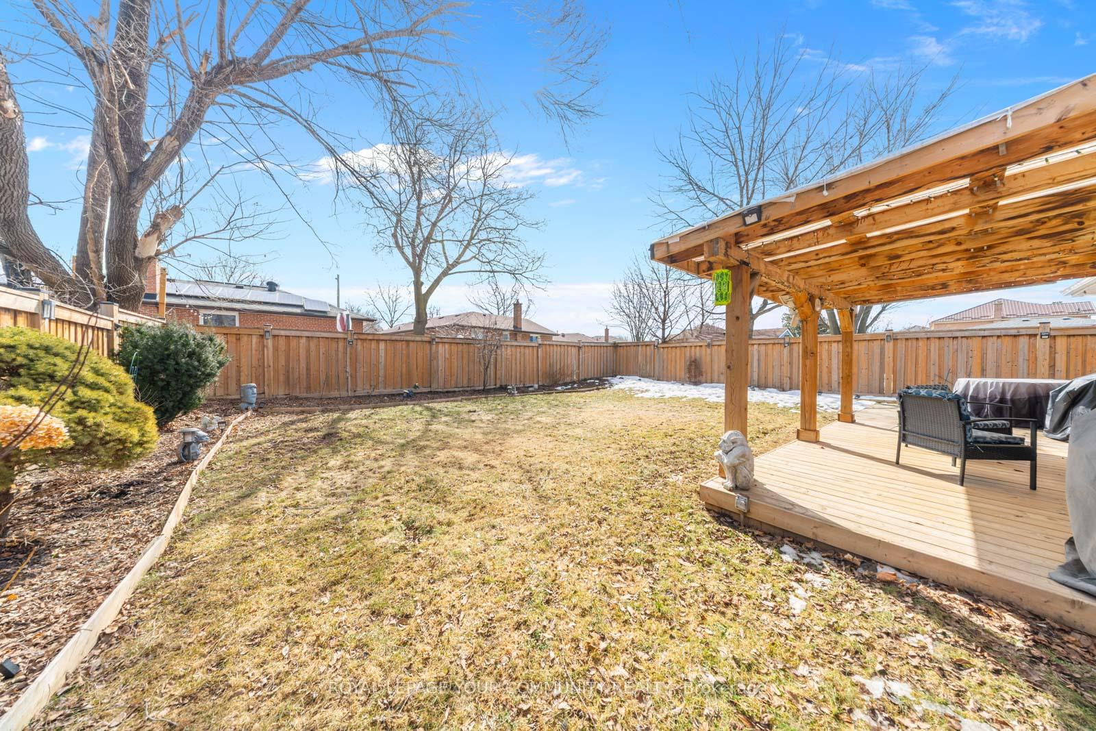 Photo 35 of 37 Burgby Avenue, Brampton, Northwood Park — HOMEH