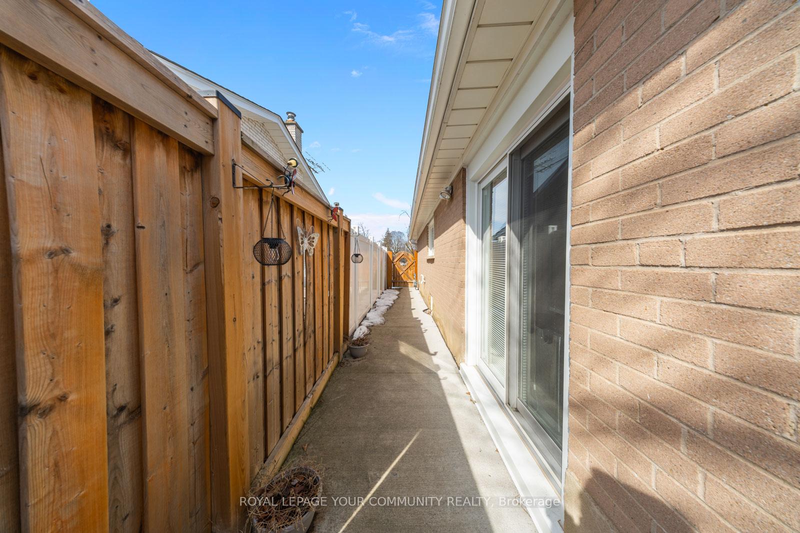 Photo 37 of 37 Burgby Avenue, Brampton, Northwood Park — HOMEH