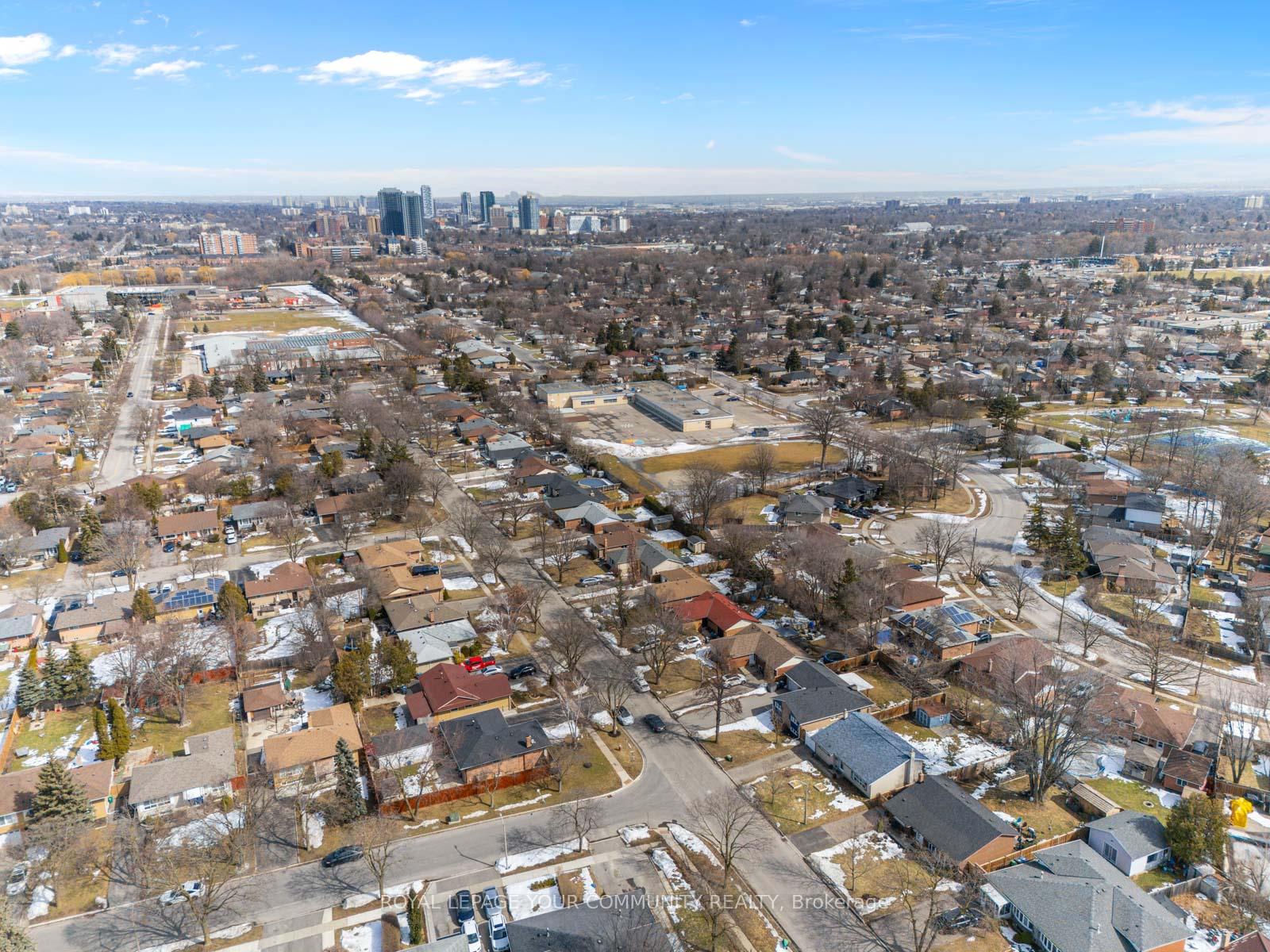 Photo 42 of 37 Burgby Avenue, Brampton, Northwood Park — HOMEH