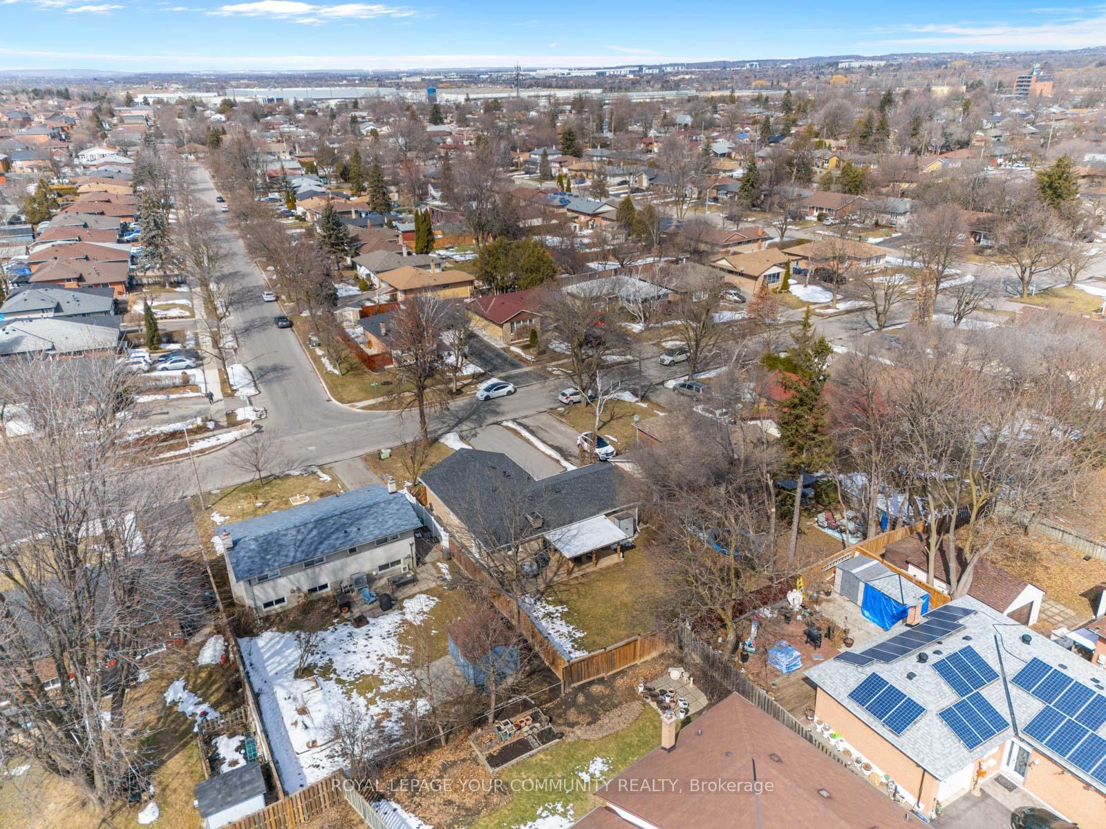 Photo 44 of 37 Burgby Avenue, Brampton, Northwood Park — HOMEH