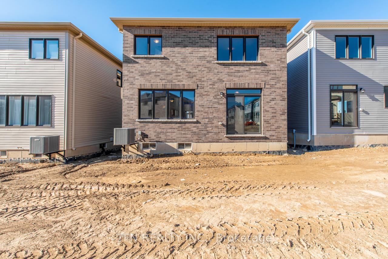 Photo 4 of 184 Lilac Circle, Haldimand — HOMEH