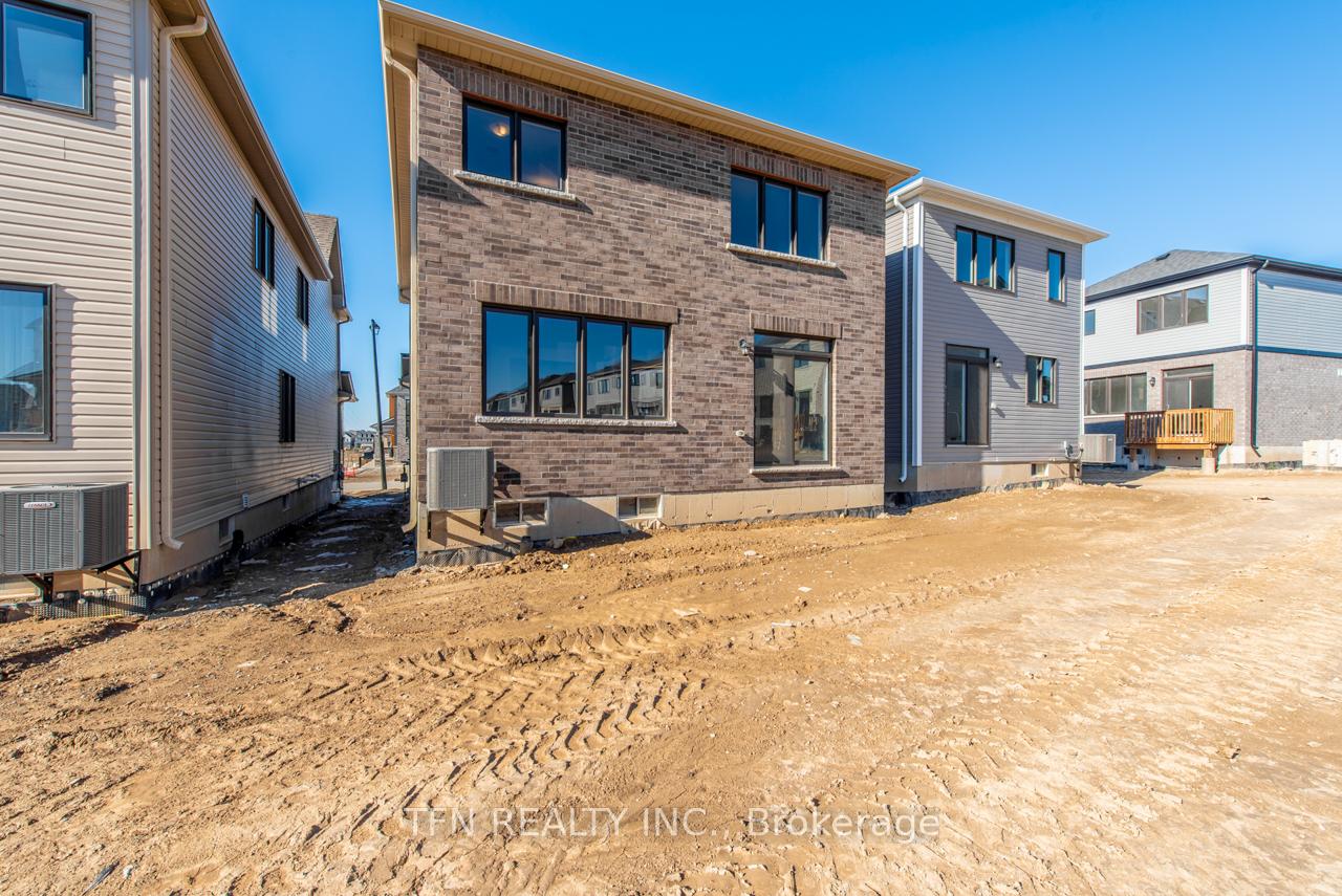 Photo 8 of 184 Lilac Circle, Haldimand — HOMEH
