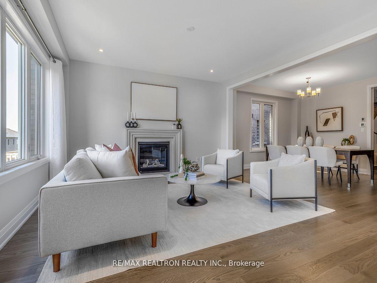 Photo 2 of 36 Periwinkle Road W, Springwater, Midhurst — HOMEH