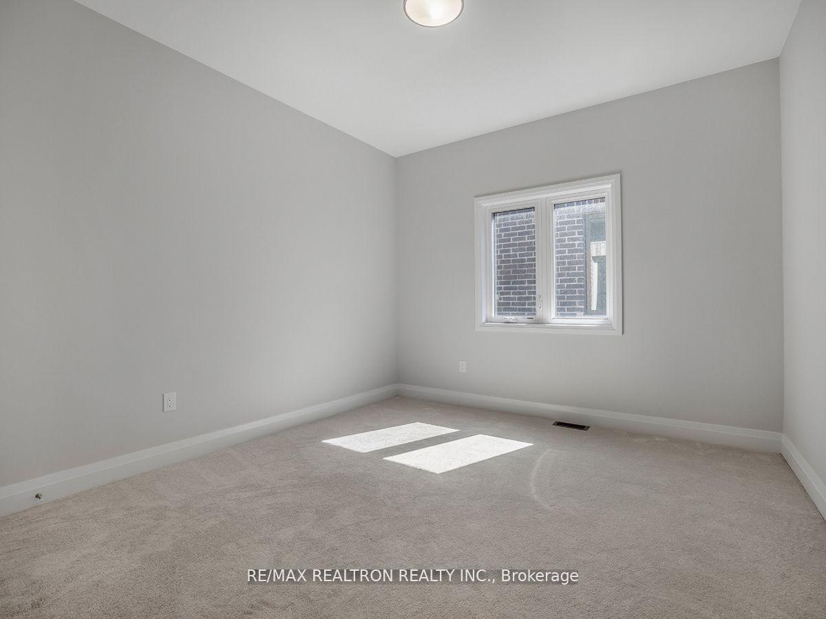 Photo 5 of 36 Periwinkle Road W, Springwater, Midhurst — HOMEH