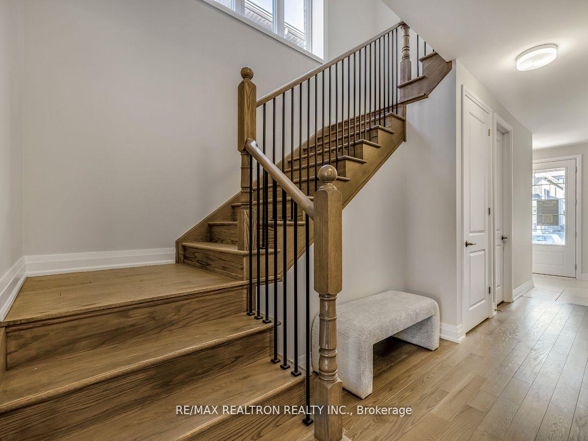 Photo 10 of 36 Periwinkle Road W, Springwater, Midhurst — HOMEH