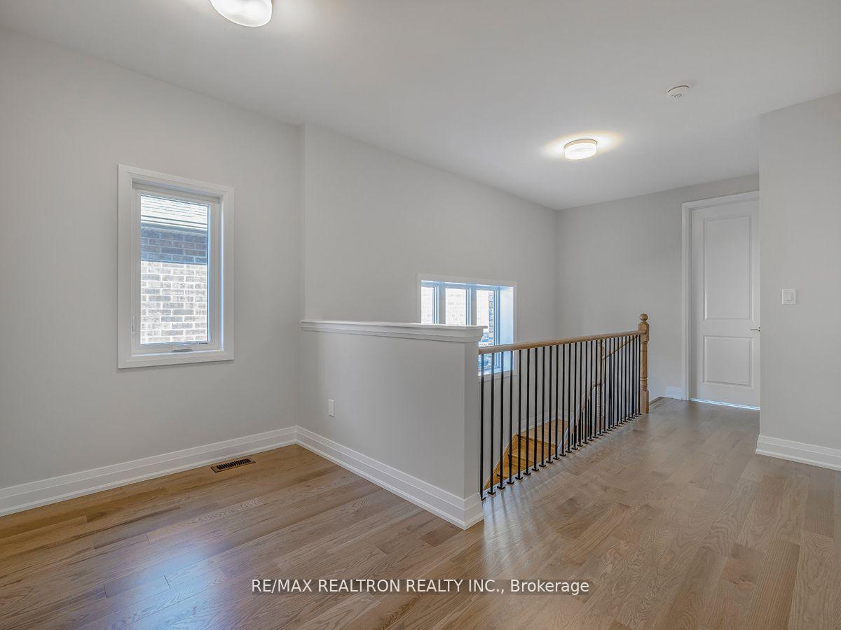 Photo 11 of 36 Periwinkle Road W, Springwater, Midhurst — HOMEH