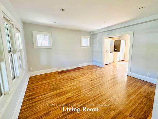 Photo 2 of 1037 Bruce Avenue, Windsor — HOMEH