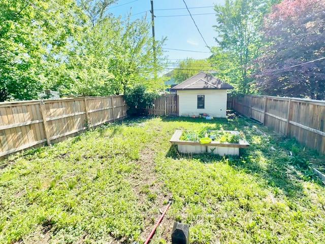 Photo 15 of 1037 Bruce Avenue, Windsor — HOMEH