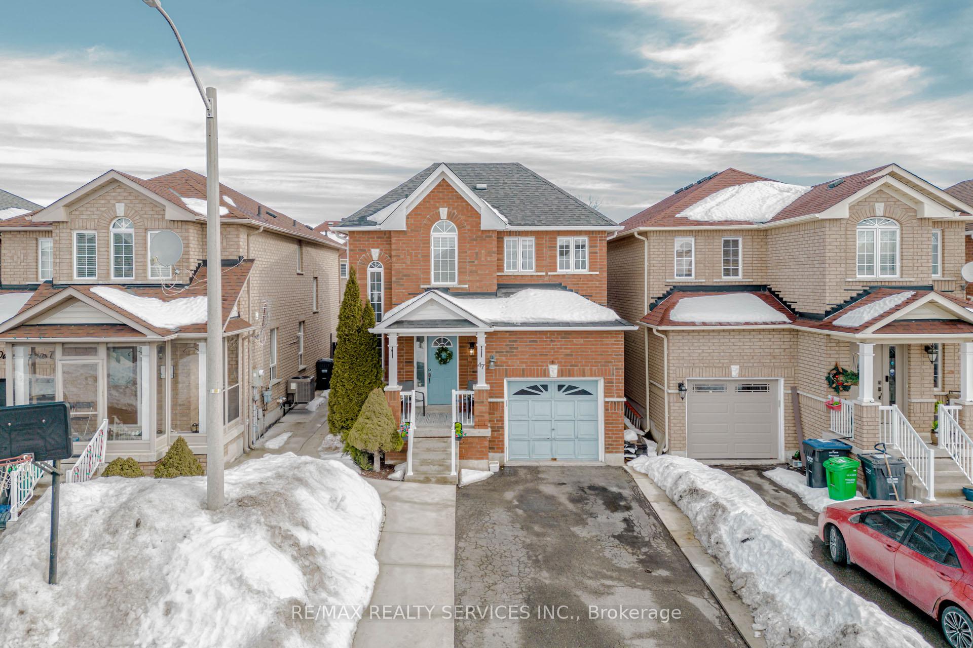Photo 2 of 47 Oakmeadow Drive, Brampton, Fletcher's Meadow — HOMEH