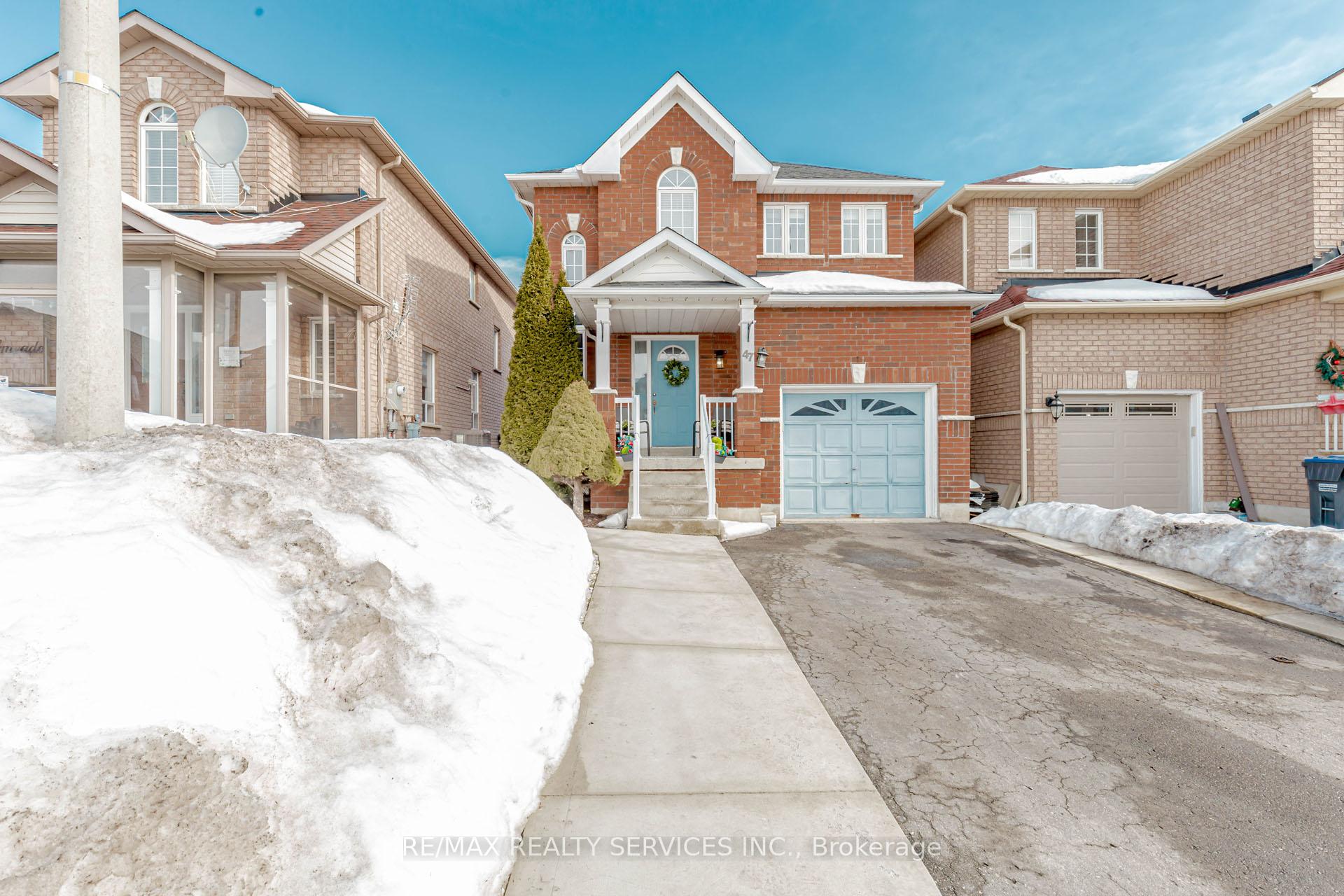 Photo 3 of 47 Oakmeadow Drive, Brampton, Fletcher's Meadow — HOMEH