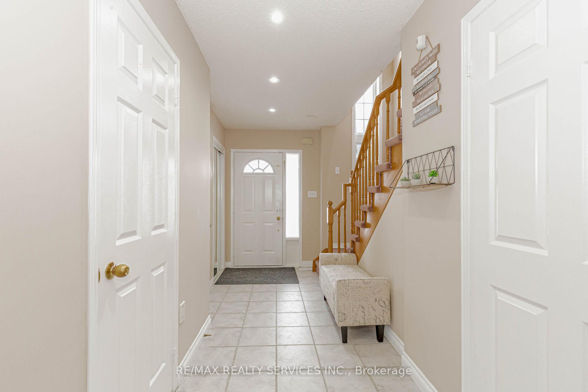 Photo 27 of 47 Oakmeadow Drive, Brampton, Fletcher's Meadow — HOMEH