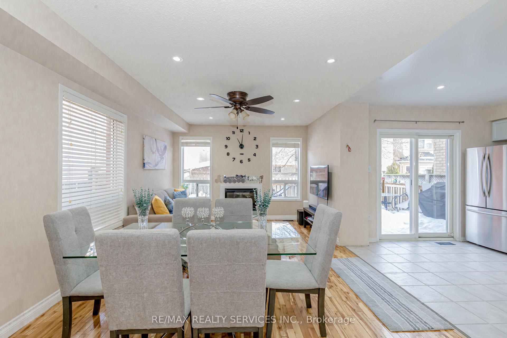 Photo 8 of 47 Oakmeadow Drive, Brampton, Fletcher's Meadow — HOMEH