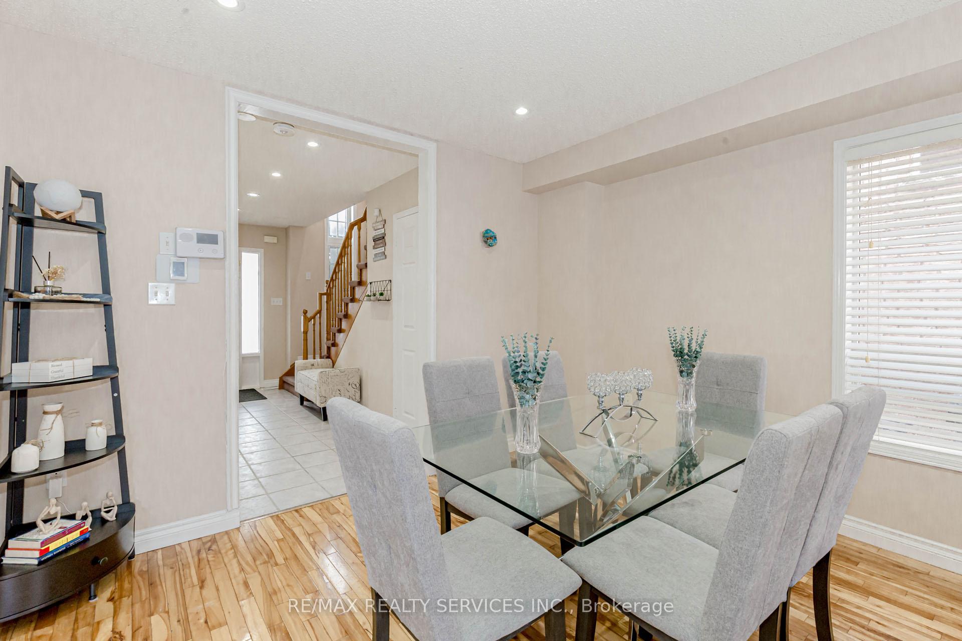 Photo 7 of 47 Oakmeadow Drive, Brampton, Fletcher's Meadow — HOMEH