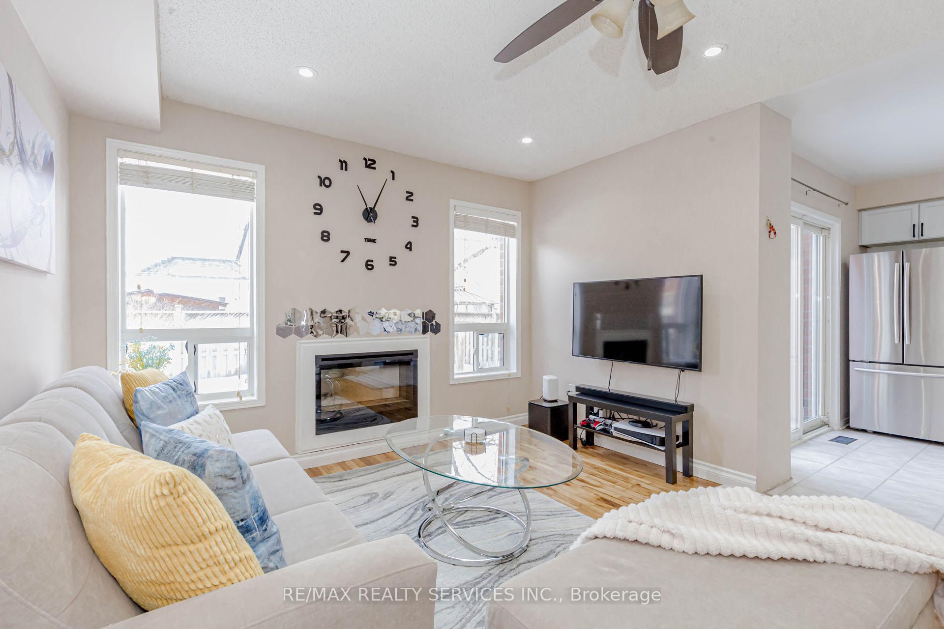 Photo 13 of 47 Oakmeadow Drive, Brampton, Fletcher's Meadow — HOMEH