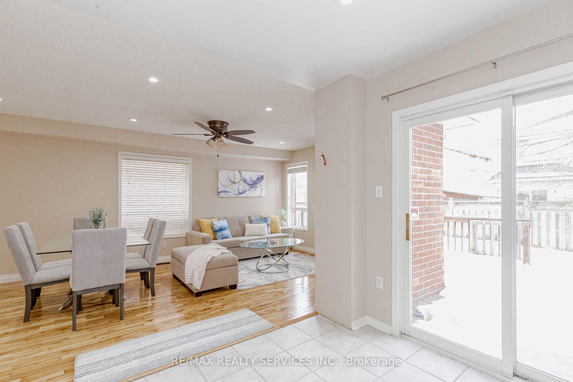 Photo 16 of 47 Oakmeadow Drive, Brampton, Fletcher's Meadow — HOMEH