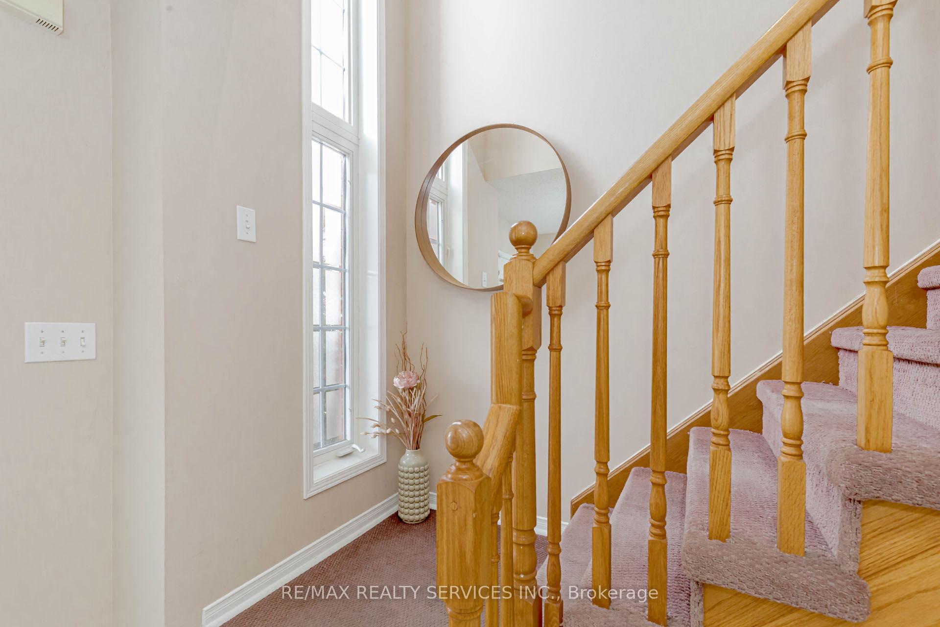 Photo 18 of 47 Oakmeadow Drive, Brampton, Fletcher's Meadow — HOMEH
