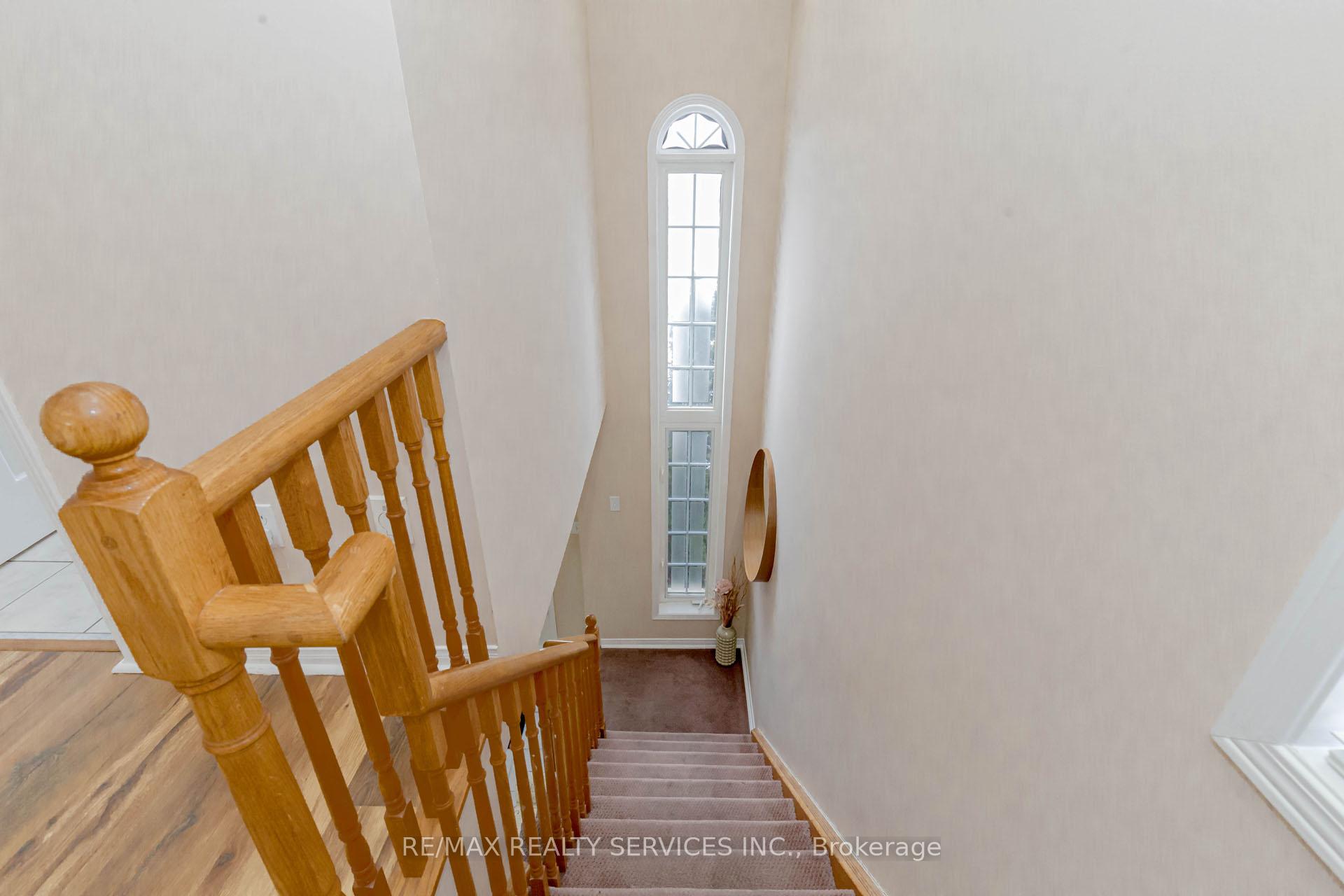 Photo 19 of 47 Oakmeadow Drive, Brampton, Fletcher's Meadow — HOMEH