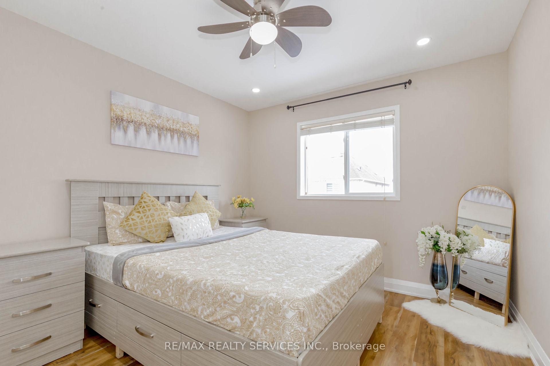 Photo 21 of 47 Oakmeadow Drive, Brampton, Fletcher's Meadow — HOMEH