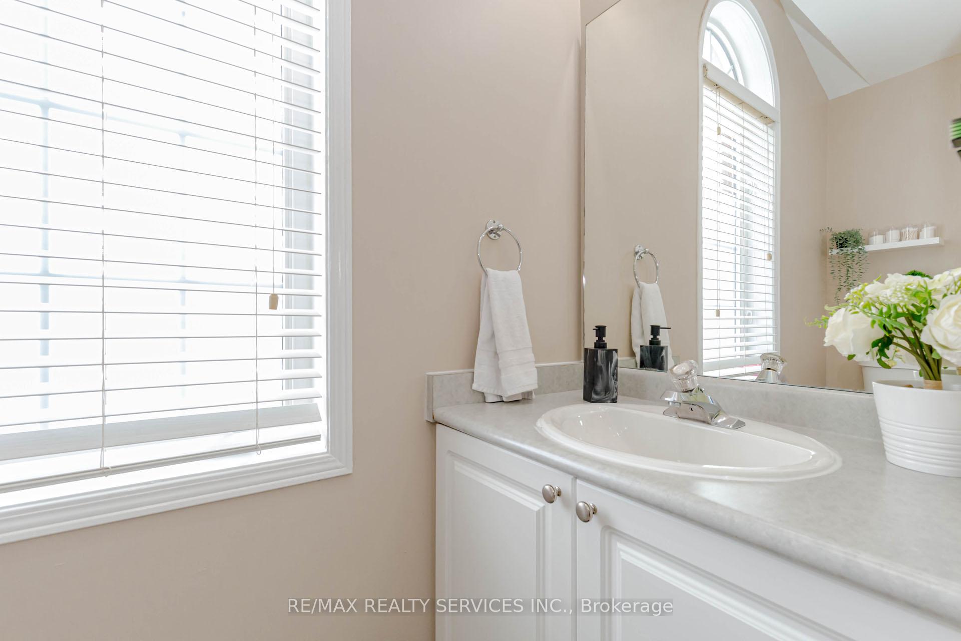 Photo 24 of 47 Oakmeadow Drive, Brampton, Fletcher's Meadow — HOMEH