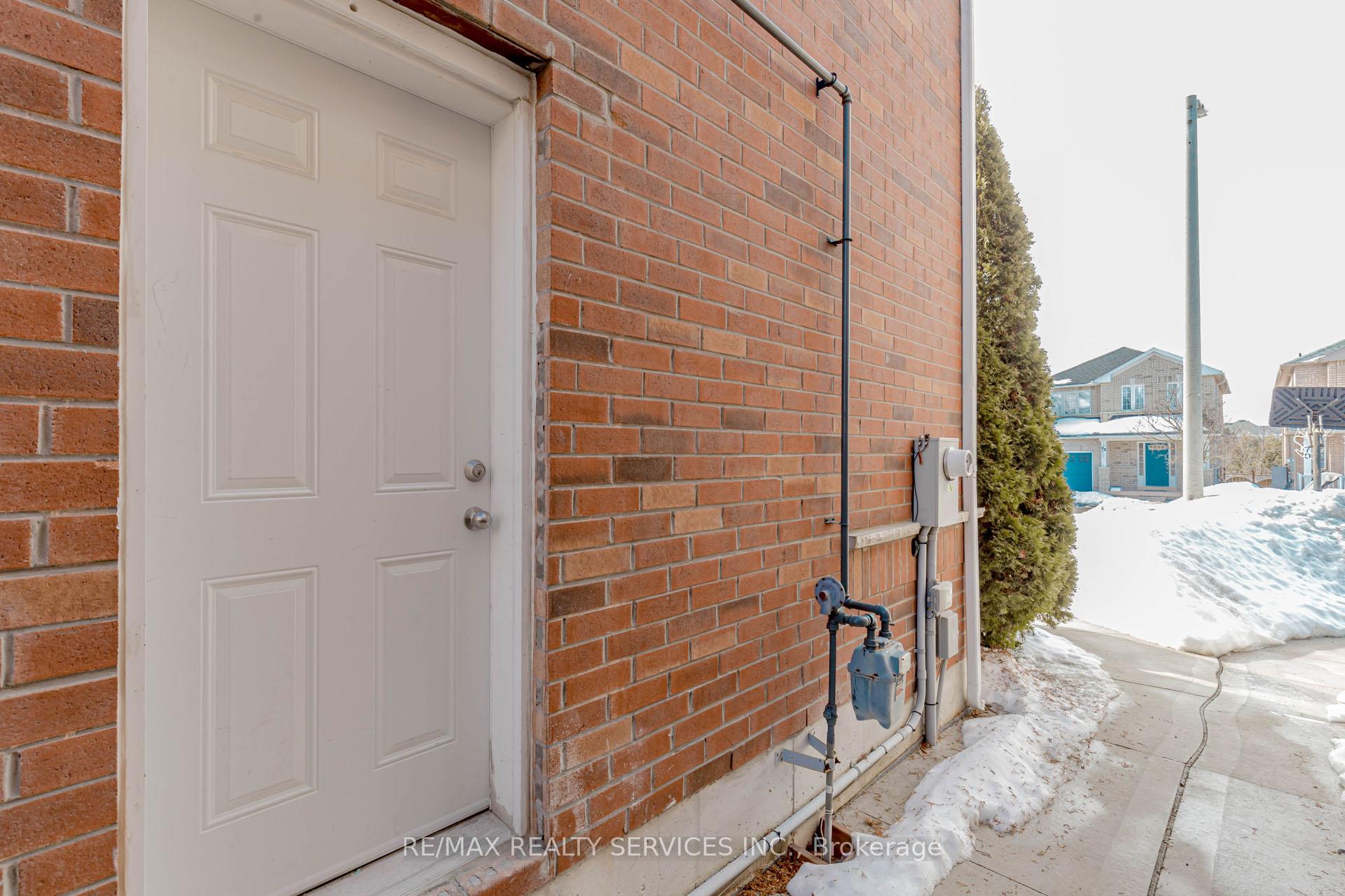 Photo 28 of 47 Oakmeadow Drive, Brampton, Fletcher's Meadow — HOMEH