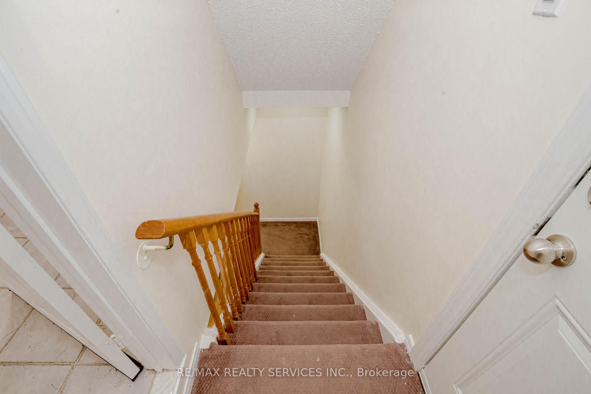 Photo 29 of 47 Oakmeadow Drive, Brampton, Fletcher's Meadow — HOMEH