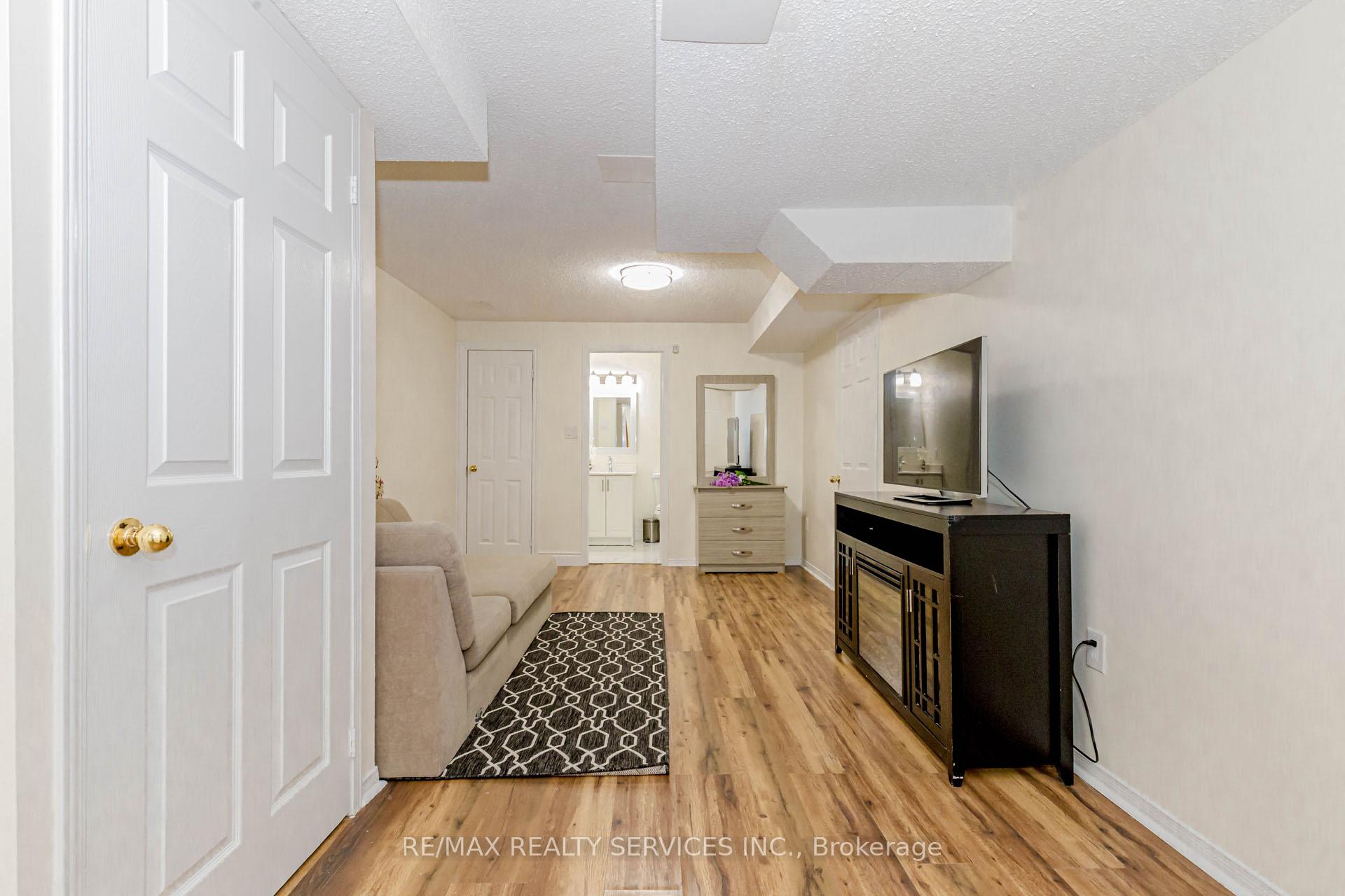 Photo 25 of 47 Oakmeadow Drive, Brampton, Fletcher's Meadow — HOMEH