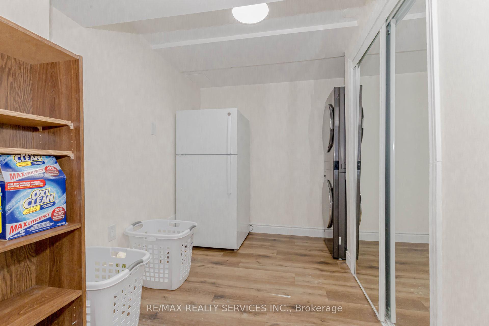 Photo 32 of 47 Oakmeadow Drive, Brampton, Fletcher's Meadow — HOMEH