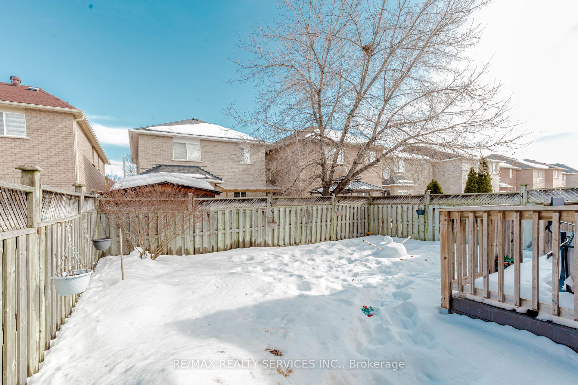 Photo 36 of 47 Oakmeadow Drive, Brampton, Fletcher's Meadow — HOMEH