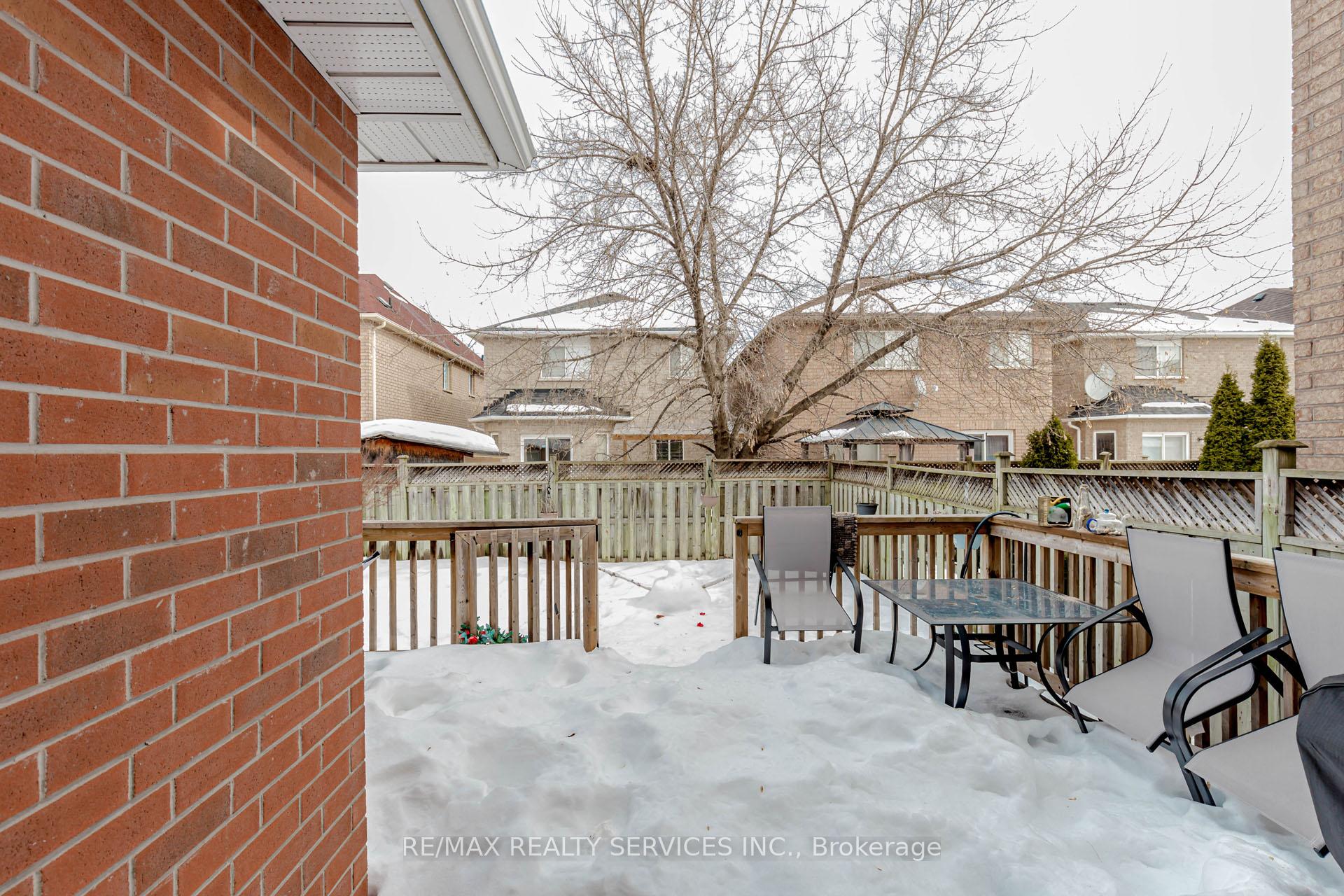 Photo 35 of 47 Oakmeadow Drive, Brampton, Fletcher's Meadow — HOMEH