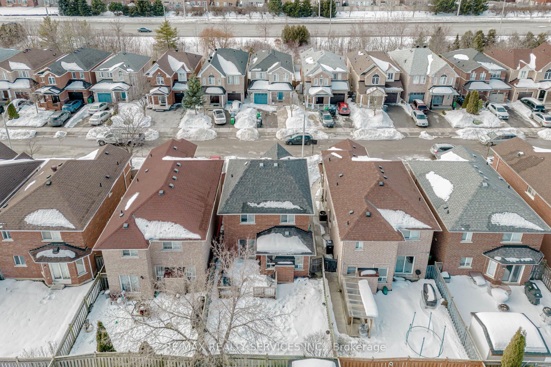 Photo 33 of 47 Oakmeadow Drive, Brampton, Fletcher's Meadow — HOMEH