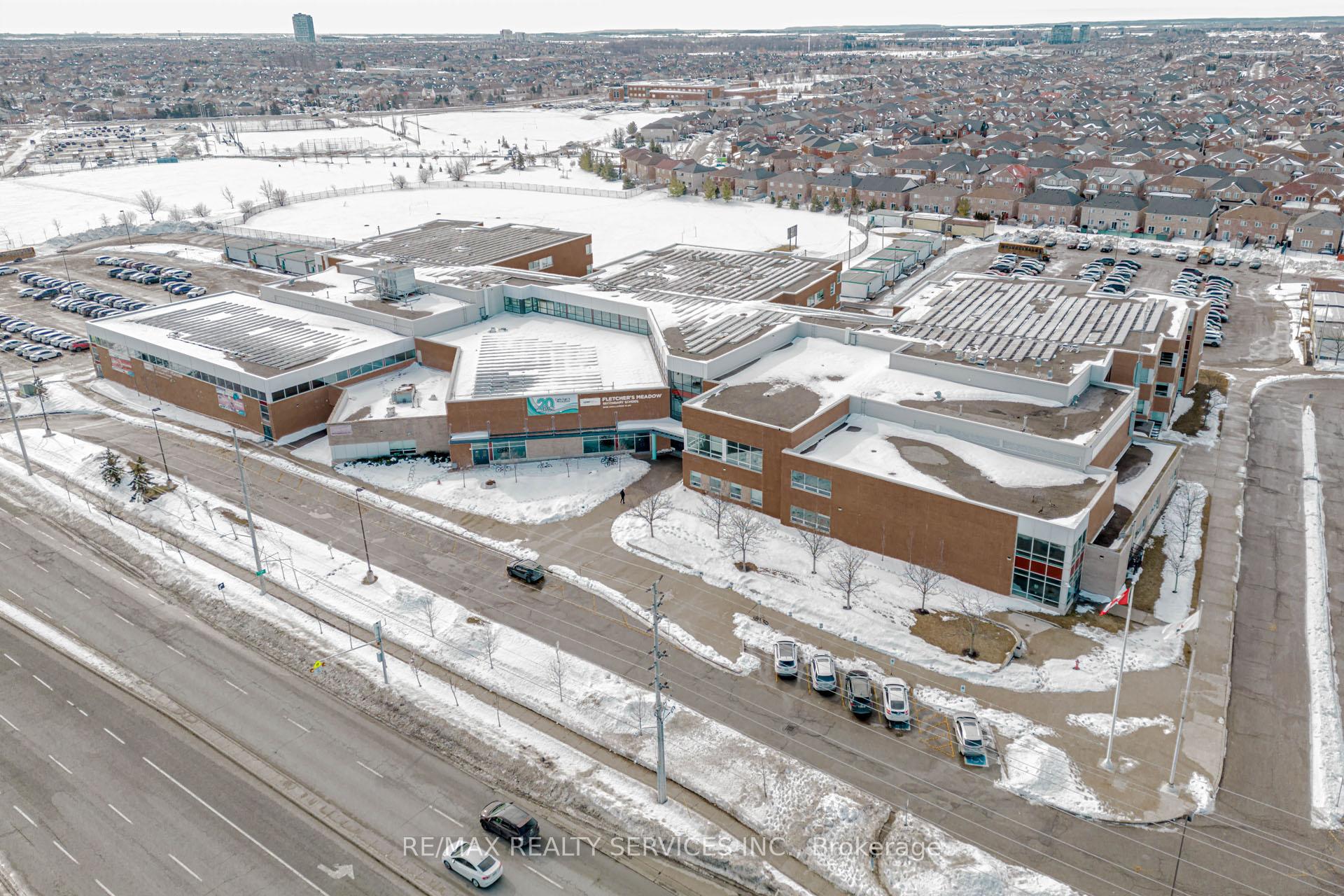 Photo 34 of 47 Oakmeadow Drive, Brampton, Fletcher's Meadow — HOMEH