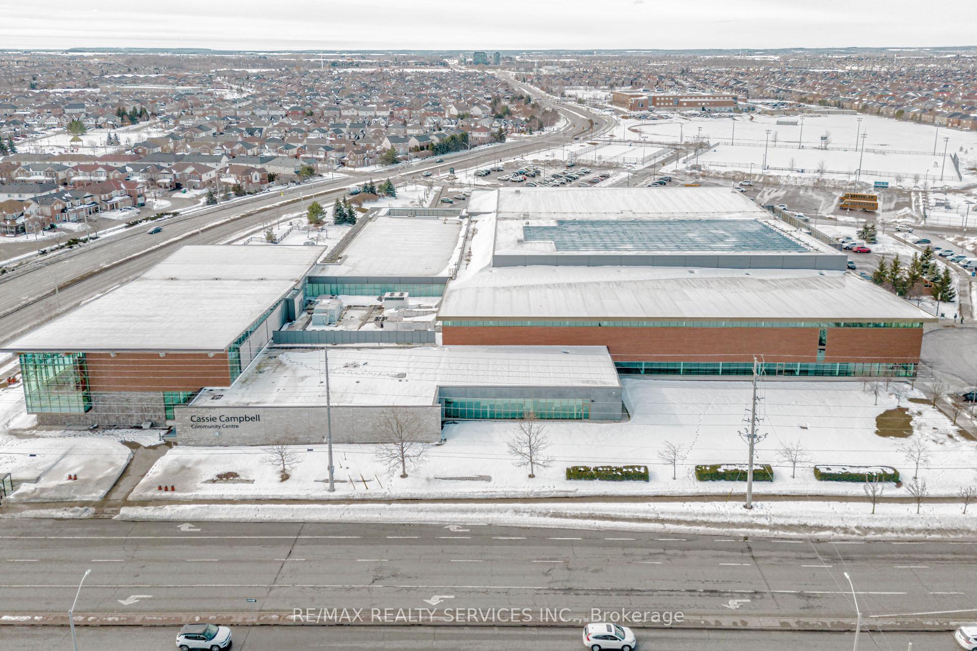 Photo 37 of 47 Oakmeadow Drive, Brampton, Fletcher's Meadow — HOMEH