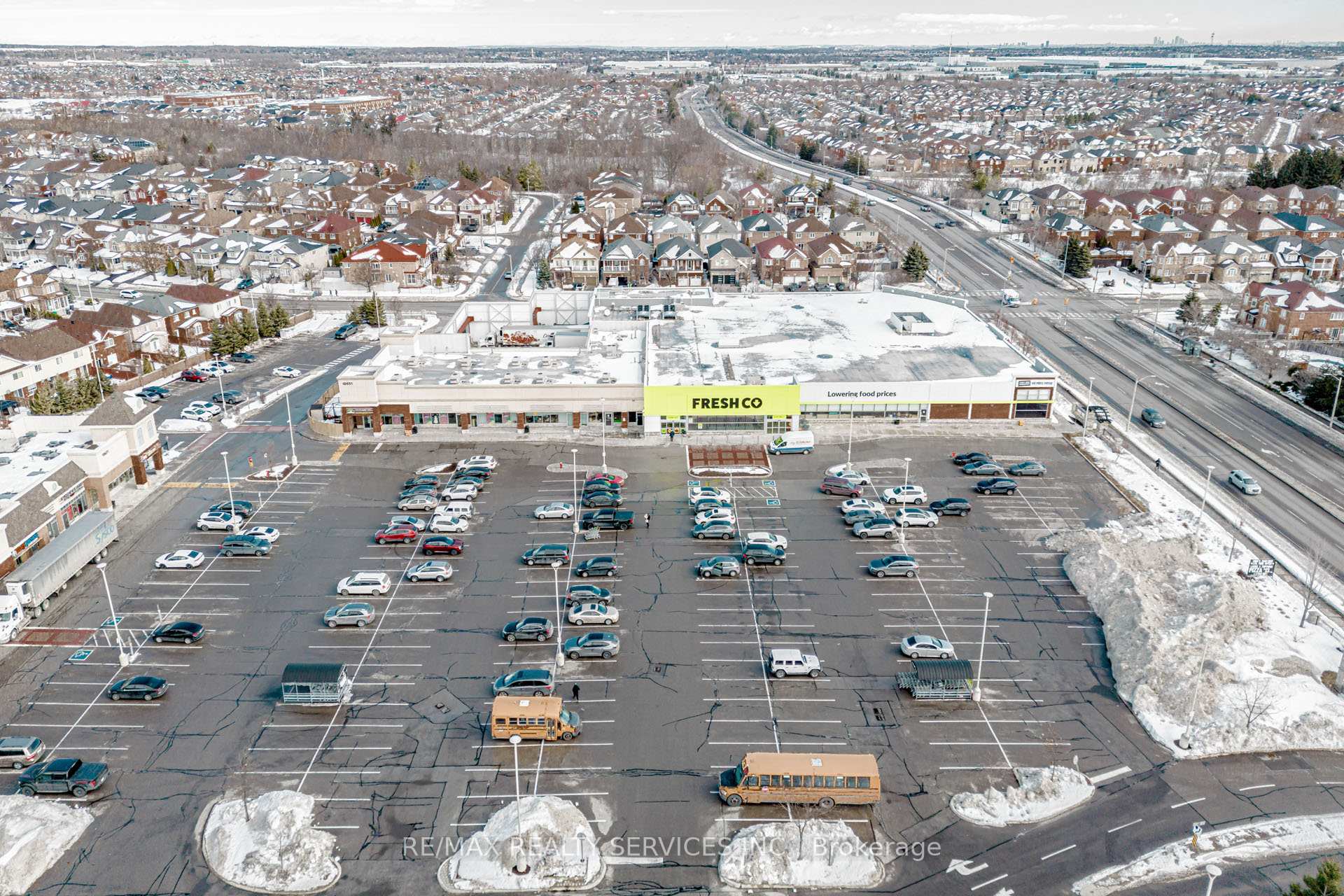 Photo 40 of 47 Oakmeadow Drive, Brampton, Fletcher's Meadow — HOMEH